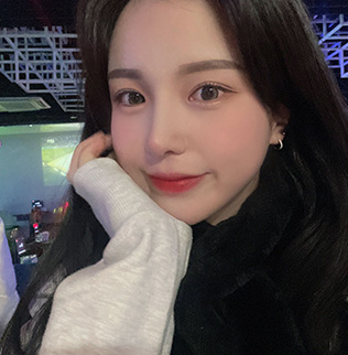 main_selfie_img7 main_selfie_img7